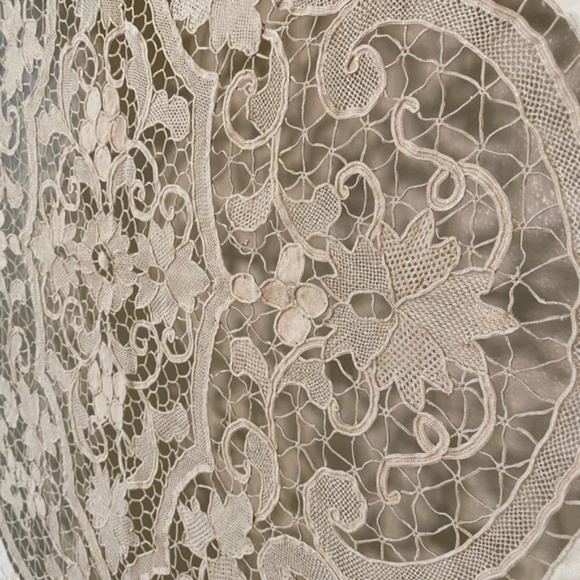 VINTAGE *Hand-Made* Italian Embroidery Cloth - Picture 7 of 7